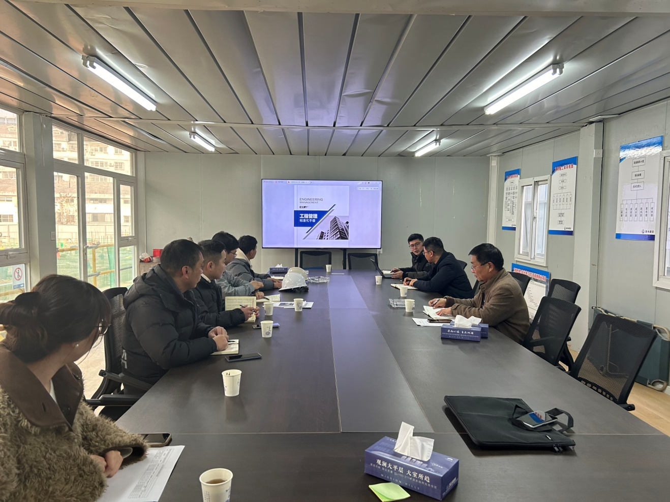鳳凰西路商業(yè)開發(fā)項目開展再學(xué)習(xí)《工程管理標(biāo)準(zhǔn)化手冊》活動