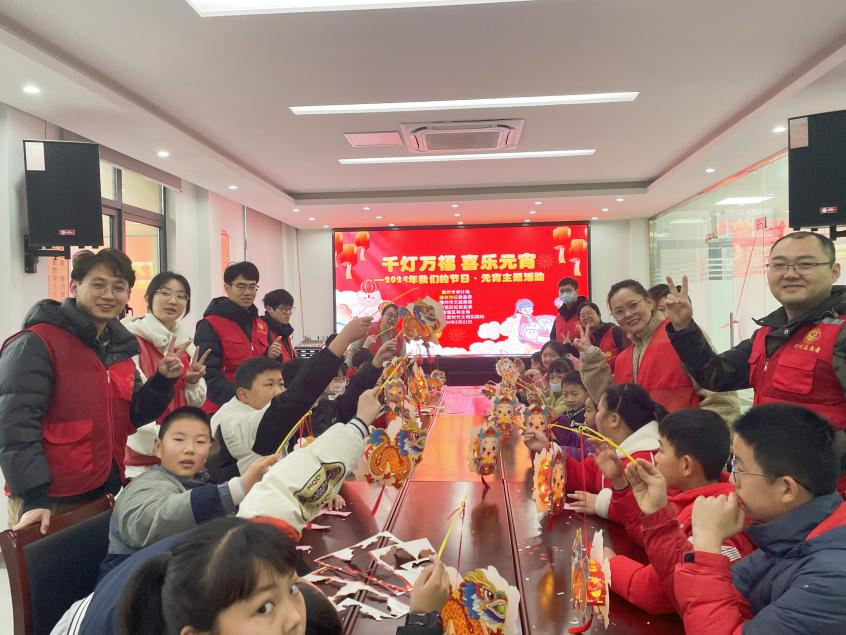 市文旅集團(tuán)聯(lián)合紫南社區(qū)新時代文明實踐站等單位舉辦“千燈萬?！は矘吩濒呶覀兊墓?jié)日·元宵主題活動